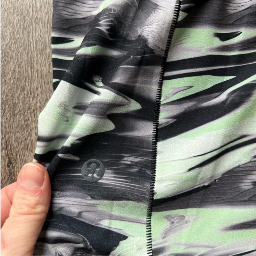 Lululemon Mist Over Windbreaker in Paint Glide Multi Size 4 - Picture 5 of 10